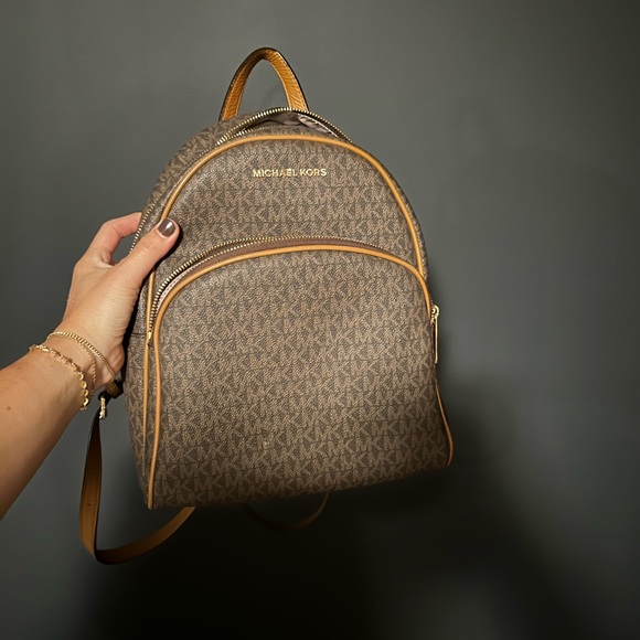 Michael Kors back pack - used once - Picture 1 of 2